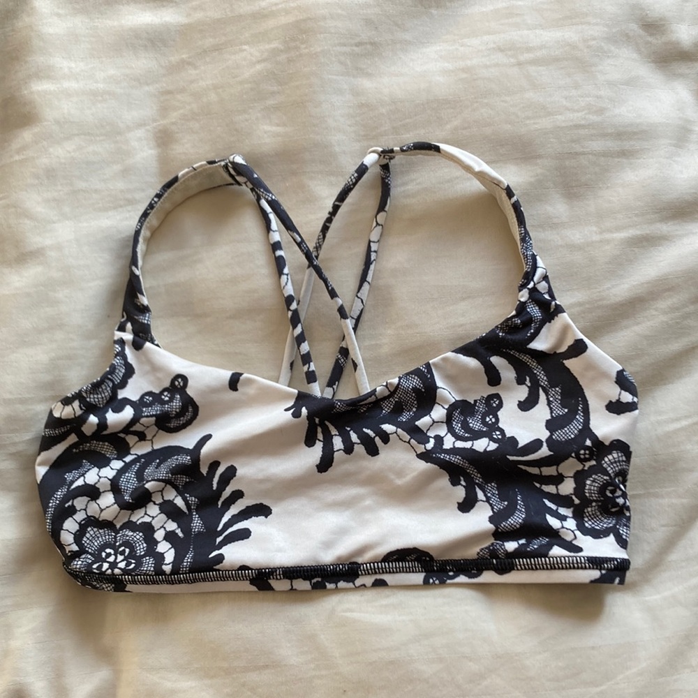 Lululemon Free to be bra size 6 black cream paisley